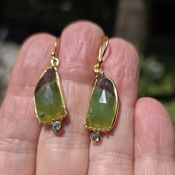 Chrysoprase 6k each & Topaz sterling & gold earrings - Picture 4 of 8